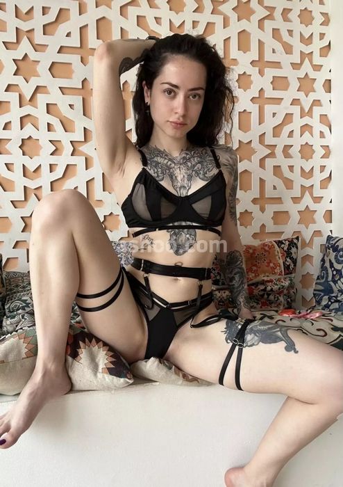 Куртизанки у метро Площадь Гагарина: секреты ночной жизни столицы